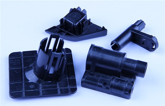 塑膠模具知識--取出殘留在模腔內(nèi)制品的方法 塑膠模具知識--取出殘留在模腔內(nèi)制品的方法