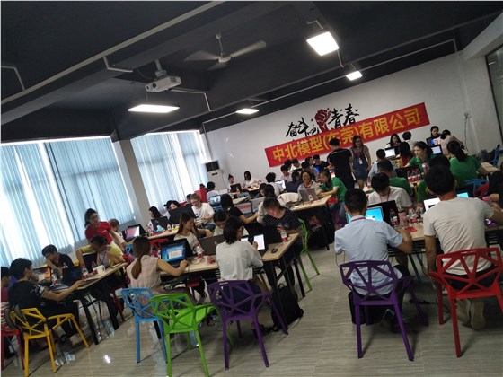 博騰納塑膠模具——集體辦公 博騰納塑膠模具——集體辦公