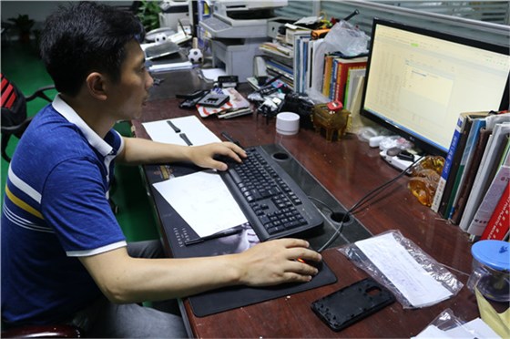 秉承匠心是13年經(jīng)驗的塑膠模具廠博騰納的責(zé)任 秉承匠心是13年經(jīng)驗的塑膠模具廠博騰納的責(zé)任