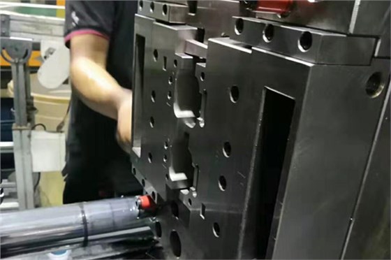 深圳藍牙耳機模具廠哪家行？博騰納13年專業(yè)對口您不了解一下？