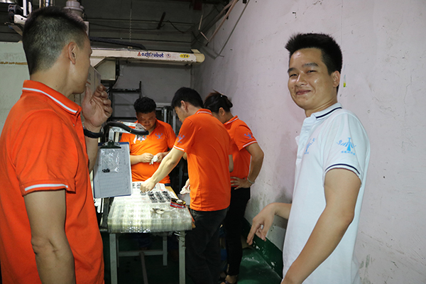 塑膠模具廠博騰納祝各位中秋快樂(lè)！