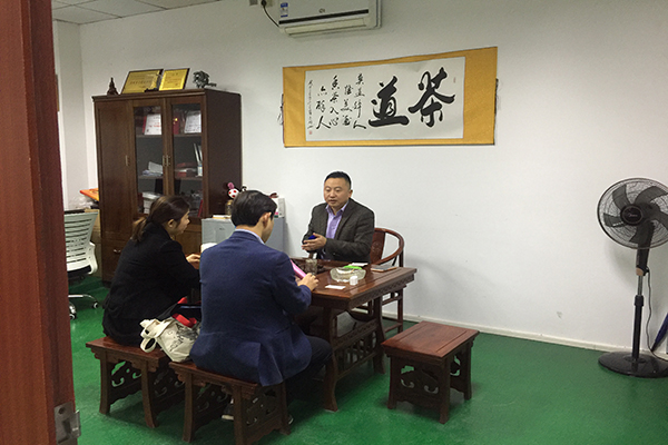 哪里找智能手環(huán)模具廠？深圳注塑模具廠前來報(bào)道