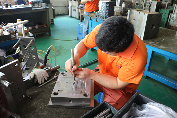 博騰納塑膠模具加工廠：13年堅(jiān)持以質(zhì)取勝，打造品質(zhì)模具
